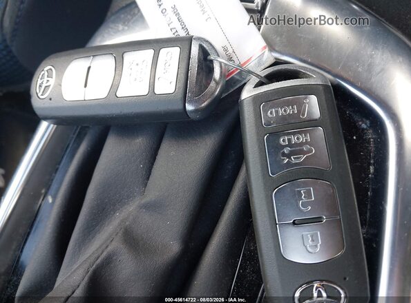 3MYDLBYV2HY168892 2017 TOYOTA YARIS IA Silver Widok deski rozdzielczej