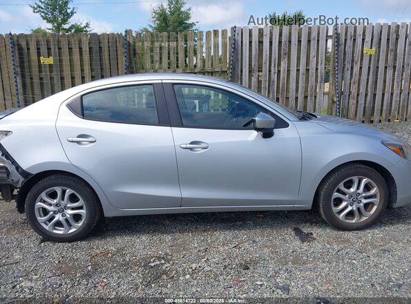 3MYDLBYV2HY168892 2017 TOYOTA YARIS IA Silver Widok wnętrza 360 stopni