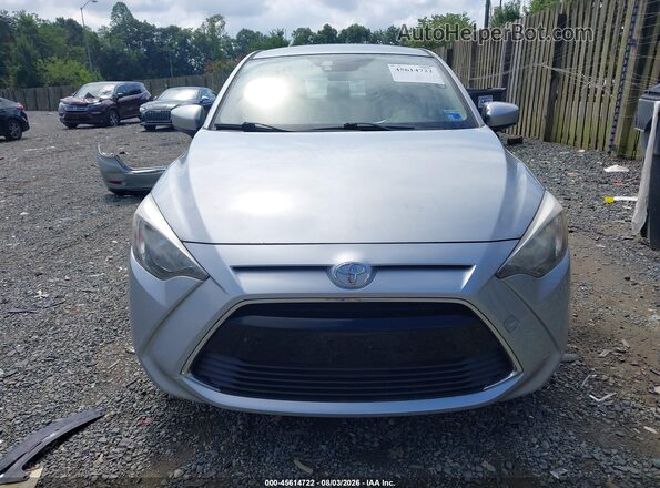 3MYDLBYV2HY168892 2017 TOYOTA YARIS IA Silver Widok wnętrza z tyłu