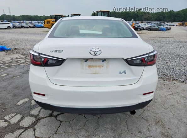 3MYDLBYV2HY180668 2017 TOYOTA YARIS White Հետևի տեսք