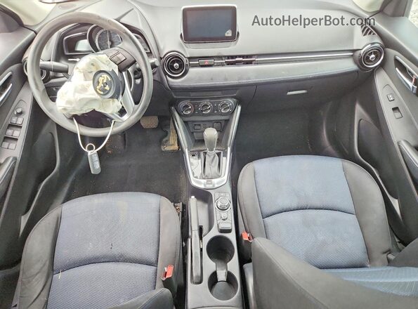 3MYDLBYV2HY180668 2017 TOYOTA YARIS White Առջևի վահանակի տեսք