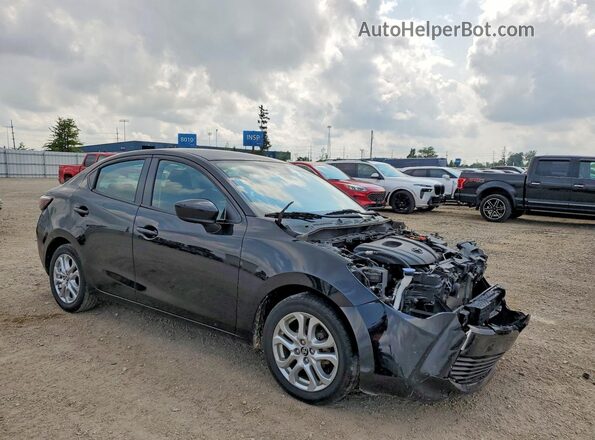 3MYDLBYV2HY195896 2017 TOYOTA YARIS Black Передня права чверть