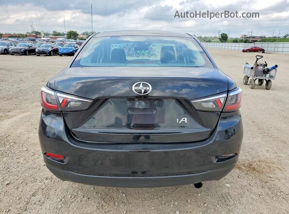 3MYDLBYV2HY195896 2017 TOYOTA YARIS Black Вид ззаду