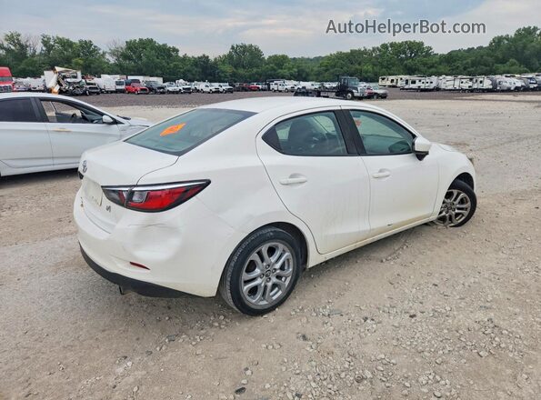 3MYDLBYV2JY308686 2018 TOYOTA YARIS White Rear right