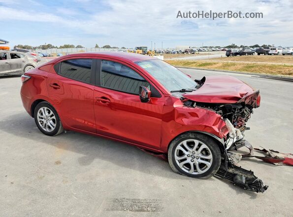 3MYDLBYV2JY320112 2018 TOYOTA YARIS Red Front right