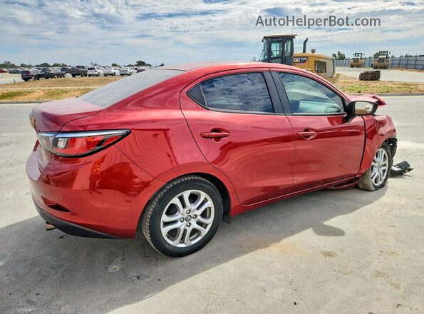 3MYDLBYV2JY320112 2018 TOYOTA YARIS Red Rear right