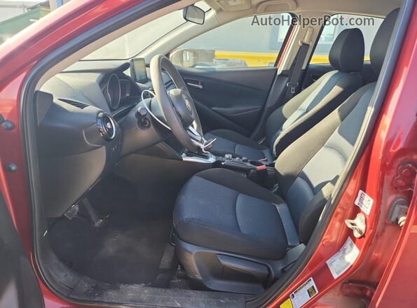 3MYDLBYV2KY502636 2019 TOYOTA YARIS Бордовый Вид салона спереди