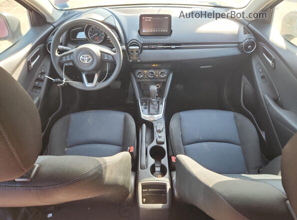 3MYDLBYV2KY502636 2019 TOYOTA YARIS Бордовый Вид панели приборов