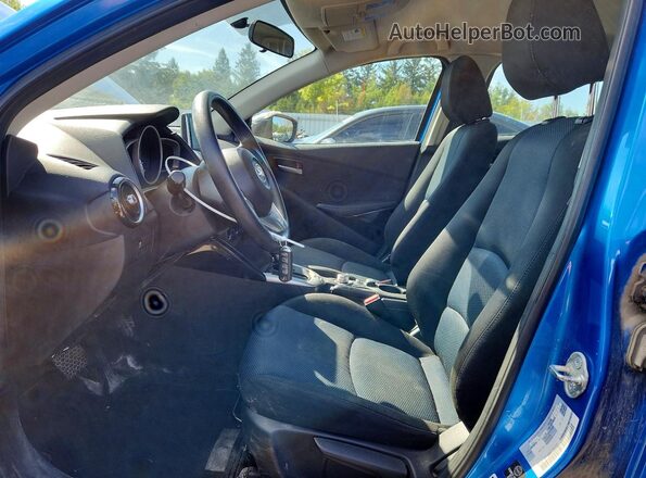 3MYDLBYV3GY125287 2016 TOYOTA YARIS Blue წინა სალონის ხედი