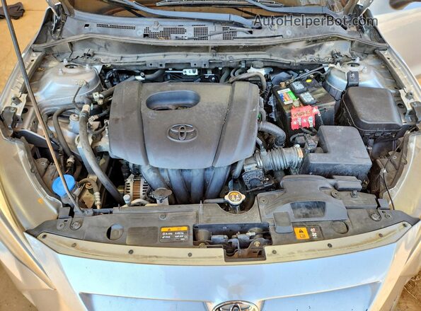 3MYDLBYV3HY195227 2017 TOYOTA YARIS Silver Vista interior trasera