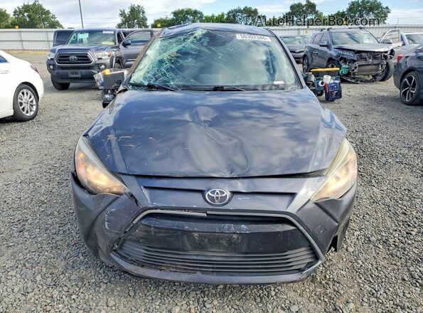 3MYDLBYV3JY305926 2018 TOYOTA YARIS Gray Widok z przodu