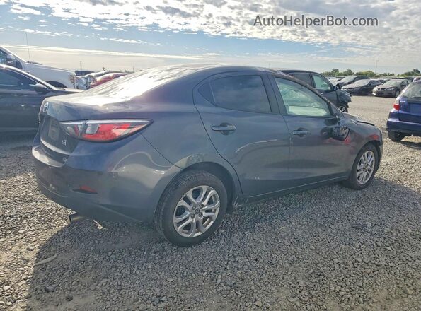 3MYDLBYV3JY305926 2018 TOYOTA YARIS Gray Tył prawy