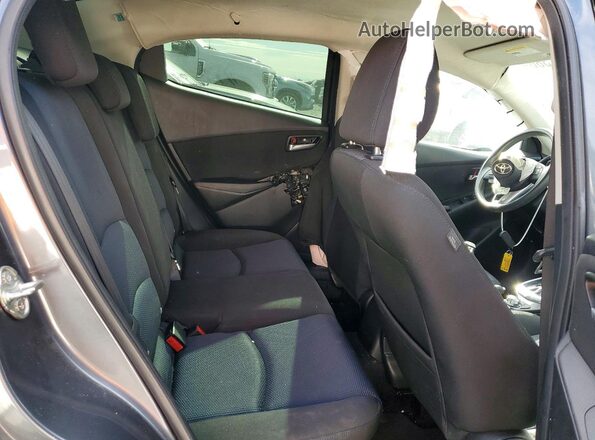 3MYDLBYV3JY305926 2018 TOYOTA YARIS Gray Widok tylnych siedzeń