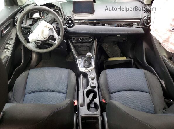 3MYDLBYV3JY327876 2018 TOYOTA YARIS Silver Առջևի վահանակի տեսք