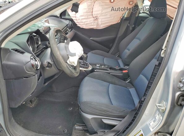 3MYDLBYV3JY327876 2018 TOYOTA YARIS Silver Սալոնի դիմացի տեսք