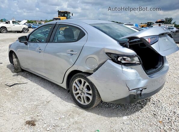 3MYDLBYV3JY327876 2018 TOYOTA YARIS Silver Հետևի ձախ
