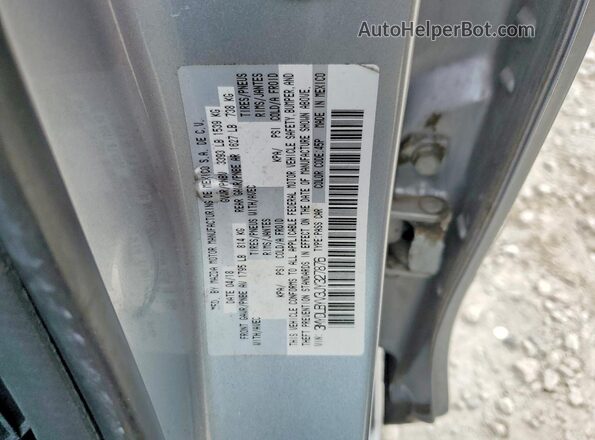 3MYDLBYV3JY327876 2018 TOYOTA YARIS Silver Շարժիչի բաժամունքի տեսք