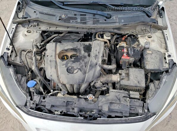 3MYDLBYV3JY329031 2018 TOYOTA YARIS White Вид задньої частини салону