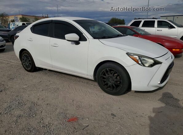 3MYDLBYV3JY329031 2018 TOYOTA YARIS White Передня права чверть