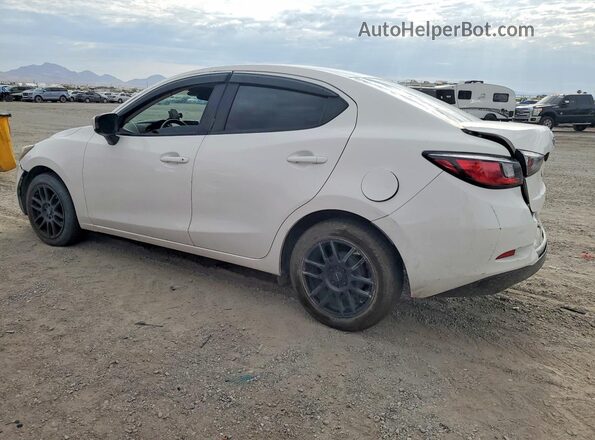 3MYDLBYV3JY329031 2018 TOYOTA YARIS White Задня ліва чверть