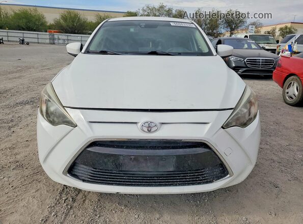 3MYDLBYV3JY329031 2018 TOYOTA YARIS White Вид спереду