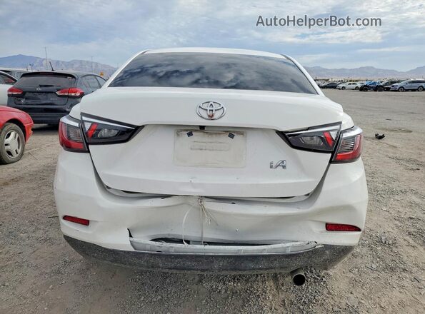 3MYDLBYV3JY329031 2018 TOYOTA YARIS White Вид ззаду