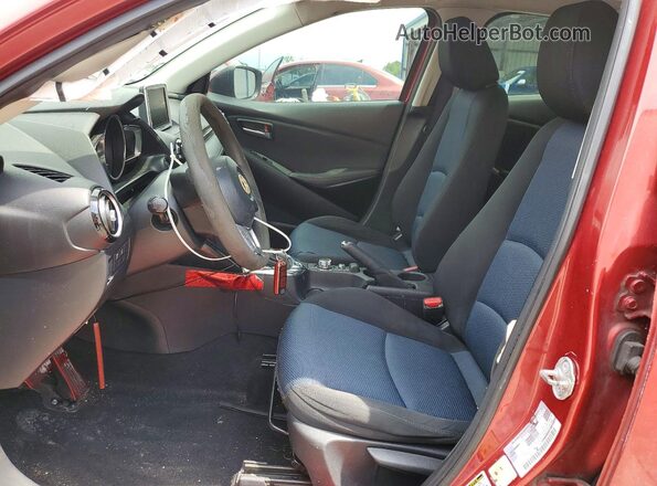 3MYDLBYV4HY153875 2017 TOYOTA YARIS Red წინა სალონის ხედი