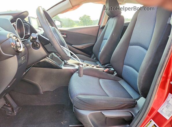 3MYDLBYV4HY153892 2017 TOYOTA YARIS Burgundy წინა სალონის ხედი