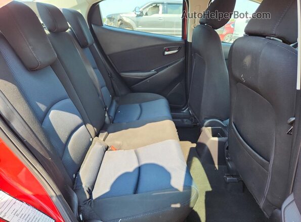 3MYDLBYV4HY153892 2017 TOYOTA YARIS Burgundy უკანა სავარძლების ხედი