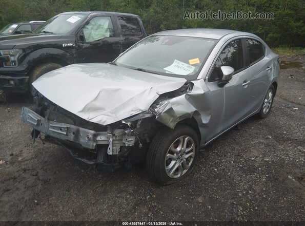 3MYDLBYV4HY154976 2017 TOYOTA YARIS IA Silver Front left