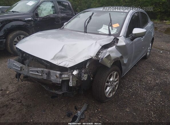 3MYDLBYV4HY154976 2017 TOYOTA YARIS IA Silver Front view