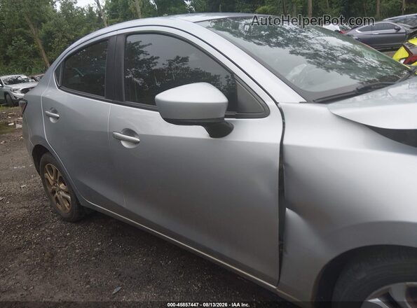 3MYDLBYV4HY154976 2017 TOYOTA YARIS IA Silver 360 interior view