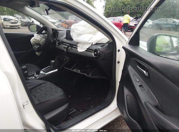 3MYDLBYV4HY164570 2017 TOYOTA YARIS IA Белый Вид салона спереди