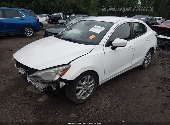 3MYDLBYV4HY164570 2017 TOYOTA YARIS IA Белый Передняя левая четверть