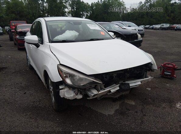 3MYDLBYV4HY164570 2017 TOYOTA YARIS IA Белый Вид спереди