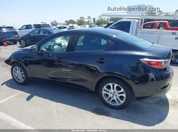 3MYDLBYV4JY308625 2018 TOYOTA YARIS IA Gray 