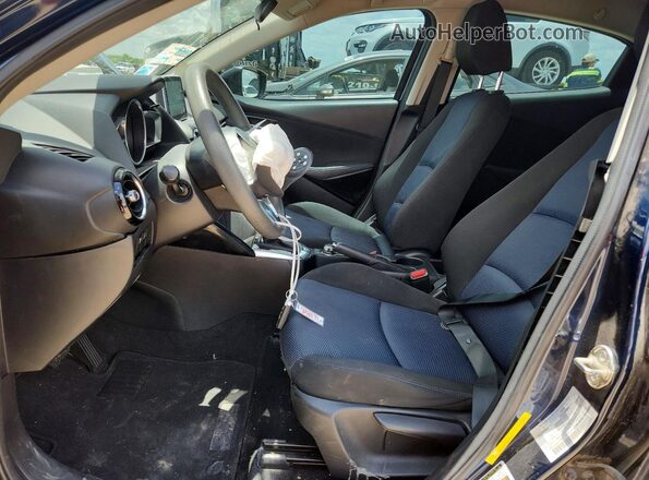3MYDLBYV4JY315994 2018 TOYOTA YARIS Blue წინა სალონის ხედი