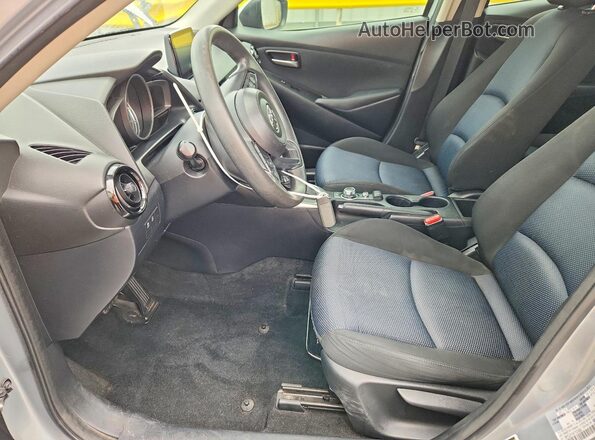 3MYDLBYV4KY509992 2019 TOYOTA YARIS Silver Widok wnętrza z przodu