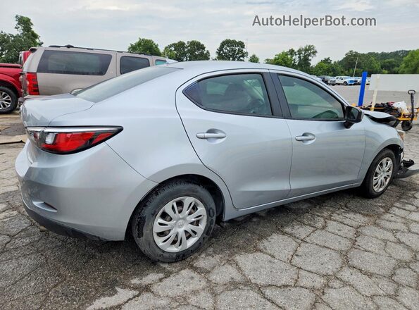 3MYDLBYV4KY509992 2019 TOYOTA YARIS Silver Tył prawy