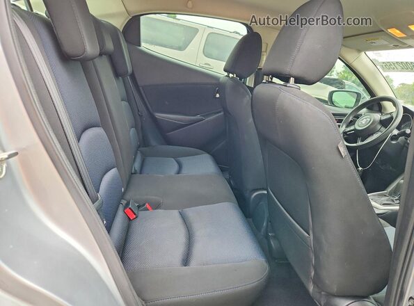 3MYDLBYV4KY509992 2019 TOYOTA YARIS Silver Widok tylnych siedzeń