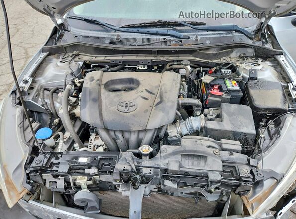 3MYDLBYV4KY509992 2019 TOYOTA YARIS Silver Widok wnętrza z tyłu