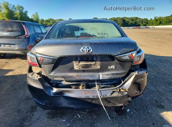 3MYDLBYV5HY152086 2017 TOYOTA YARIS Gray Вид ззаду