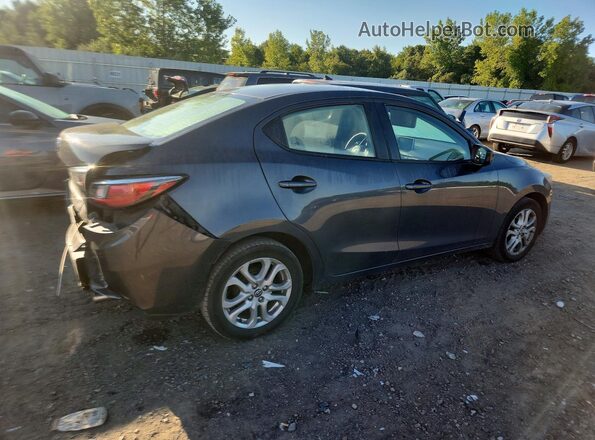3MYDLBYV5HY152086 2017 TOYOTA YARIS Gray Задня права чверть