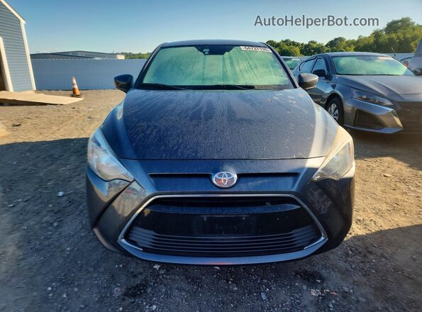 3MYDLBYV5HY152086 2017 TOYOTA YARIS Gray Вид спереду