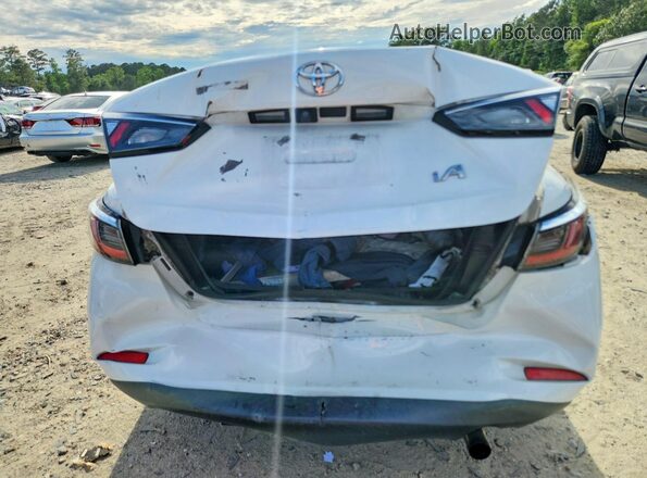 3MYDLBYV5HY192622 2017 TOYOTA YARIS White Вид ззаду