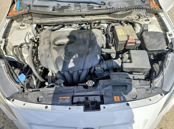 3MYDLBYV5HY192622 2017 TOYOTA YARIS White Вид задньої частини салону