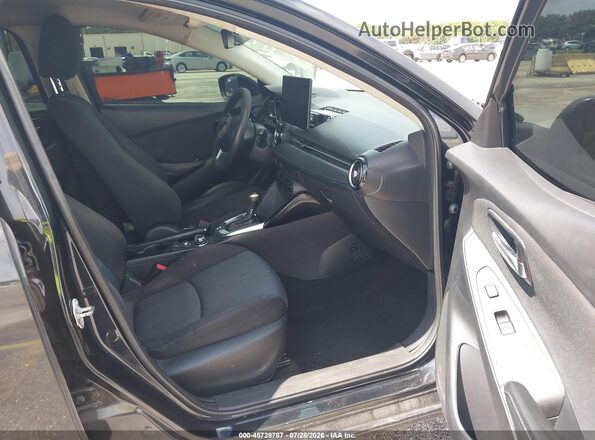 3MYDLBYV5HY193737 2017 TOYOTA YARIS IA Black Вид салону спереду
