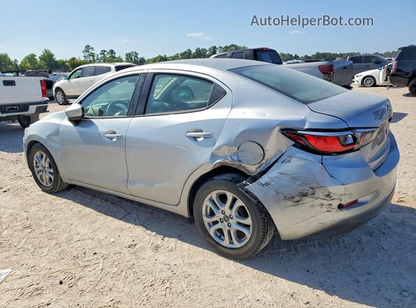 3MYDLBYV5JY311744 2018 TOYOTA YARIS Silver Tył lewy