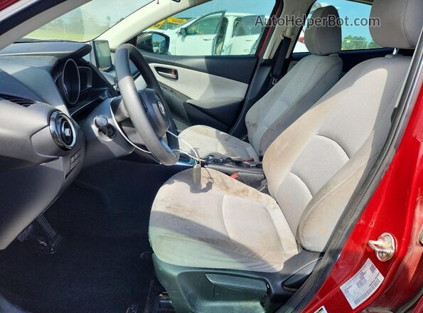 3MYDLBYV5LY707935 2020 TOYOTA YARIS Burgundy Вид салону спереду