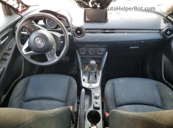3MYDLBYV6HY149326 2017 TOYOTA YARIS Maroon Dashboard view